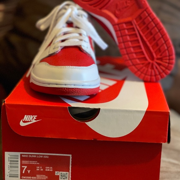 Nike Dunk Low (GS) - Picture 2 of 4